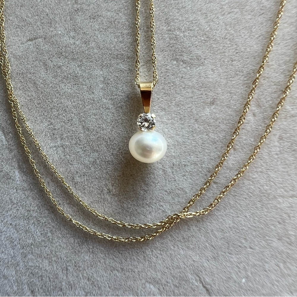 10 karat solid Gold, Pearl & diamond 18” Necklace